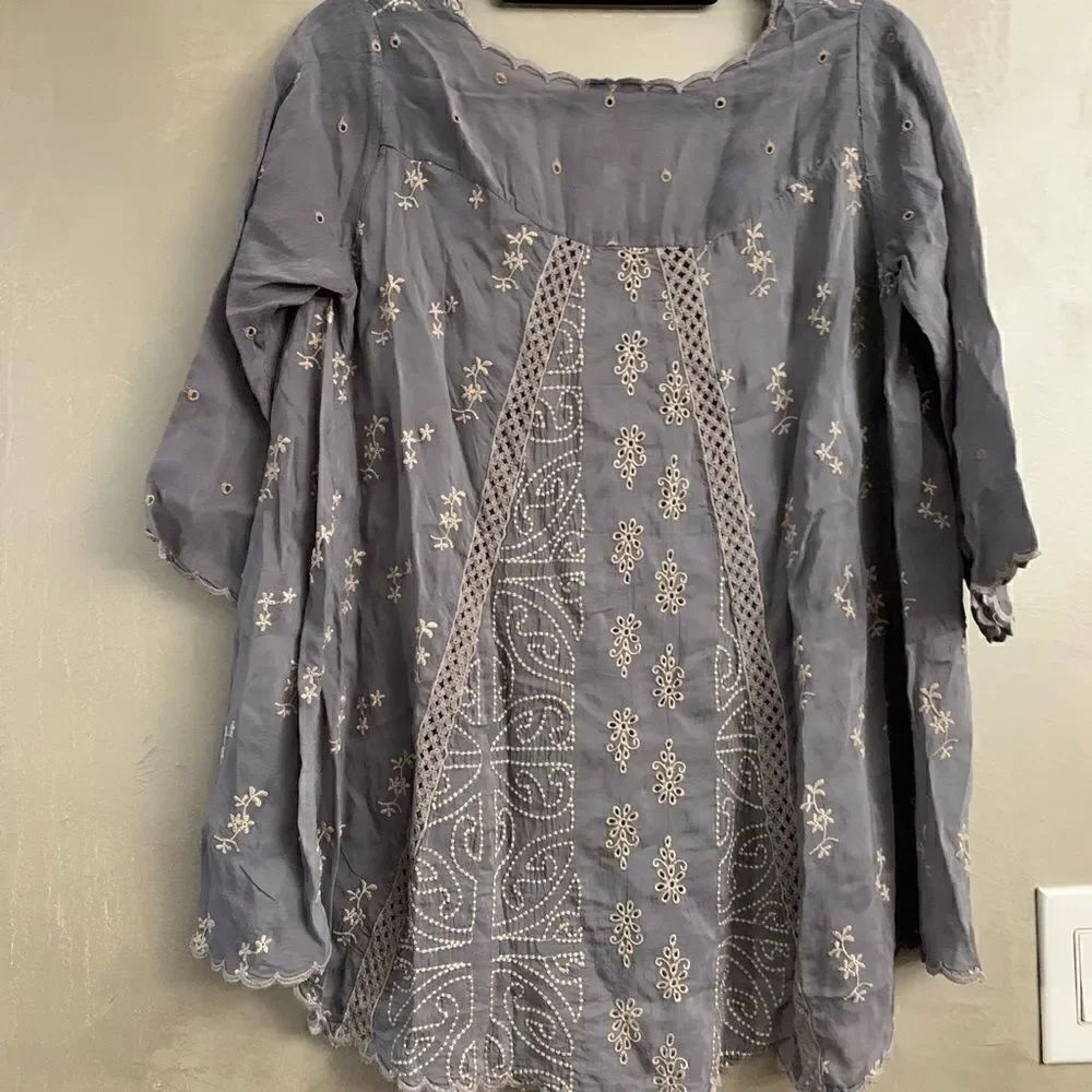 Johnny Was Ridden Embroidered Scallop Trim Blouse - Picture 2 of 2